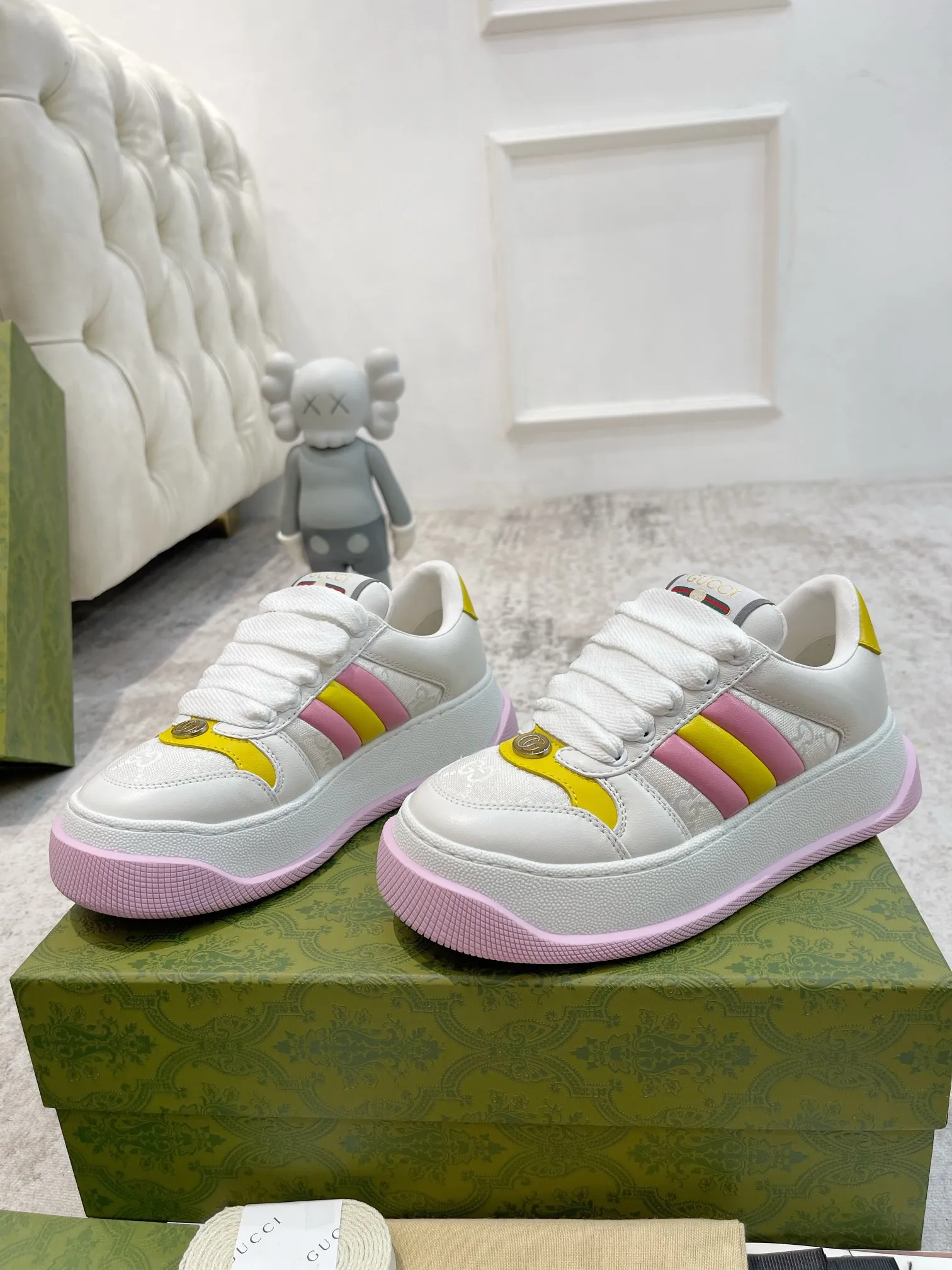 👟👟Ex-factory price 660👟👟Gucci's latest chubby thick-soled dirty shoes~~couple casual shoes, 6cm height-increasing shoes~~ The upper is stained cowhide stitched with classic double G cloth fabric, the terry cloth is delicate and sweat-absorbent and breathable, the foot pad is integrated with latex injection molding, 6cm thick T👟👟Ex-factory price U two-color sole✅ 35-40